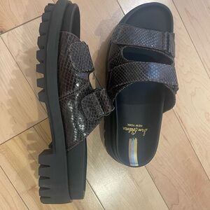 Brand new Sam Edelman lug slides, 9